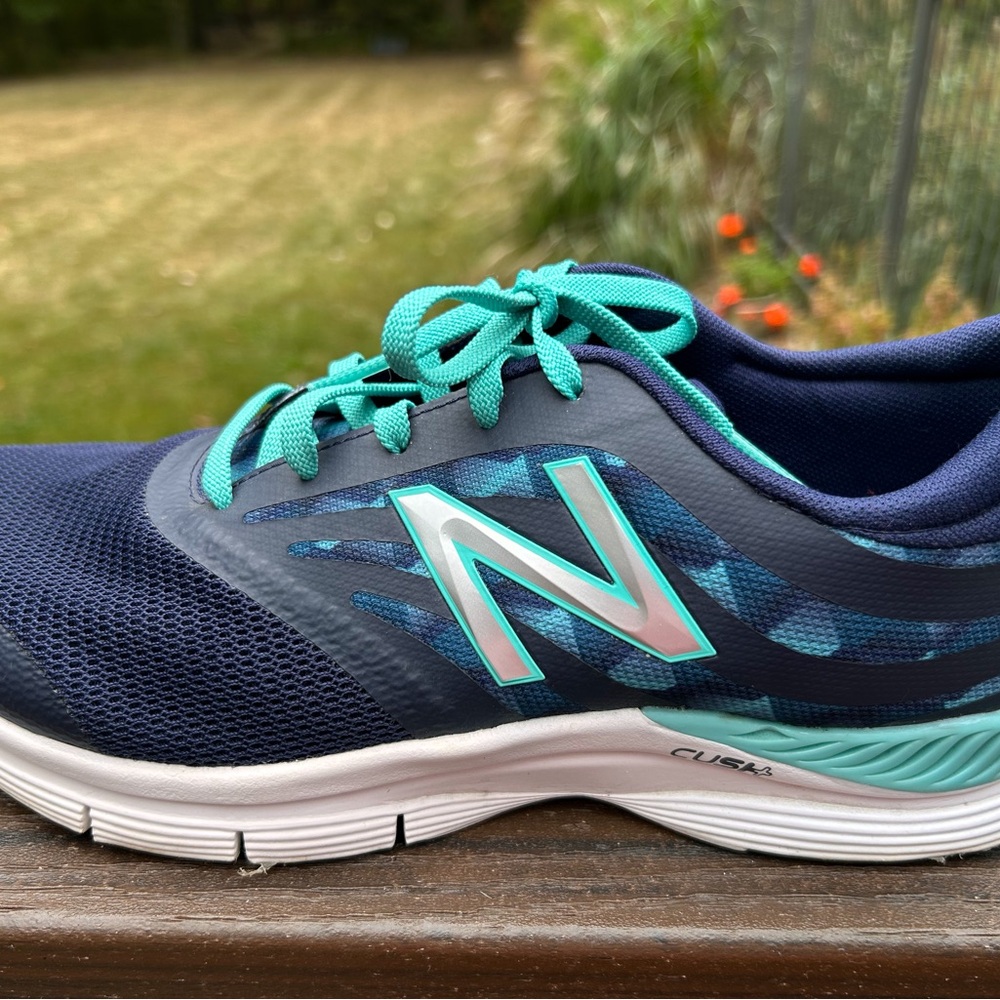 New Balance Women's Navy and Teal High Cushion Shoes